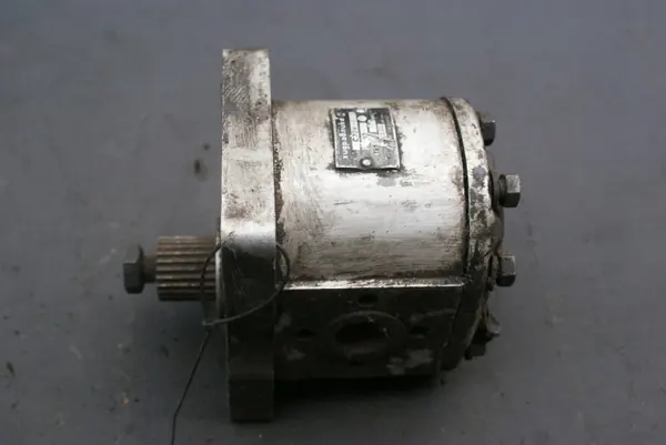 Bomba de engrenagens usada OEM C72X-1 - Modelo Xugpa image 2