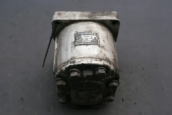 Bomba de engrenagens usada OEM C72X-1 - Modelo Xugpa image 3