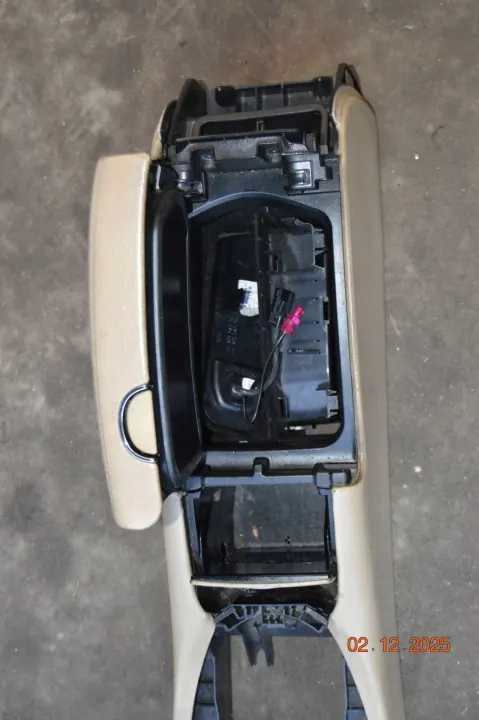 Accoudoir Mercedes-Benz OEM A2196800350 pour CLS C219 image 10