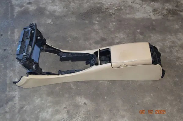 Accoudoir Mercedes-Benz OEM A2196800350 pour CLS C219 image 3