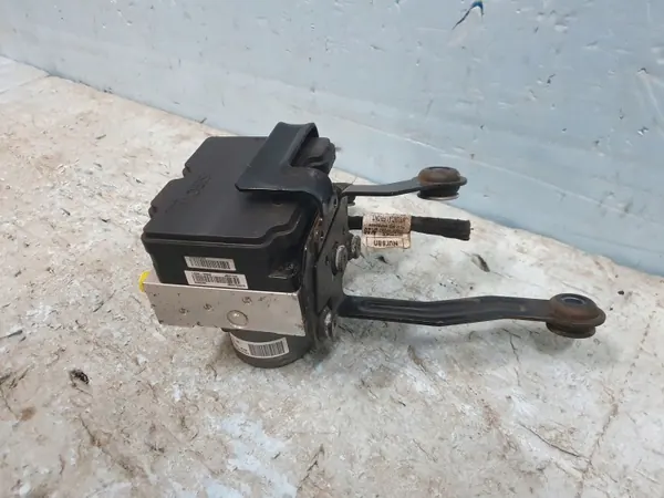 Pompe ABS OEM 1J589-20900 pour Hyundai i20 (Occasion) image 4