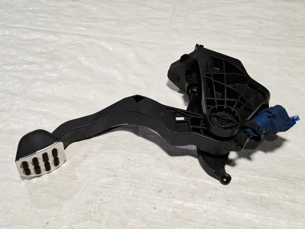 Kopplingspump Pedal OEM 6R0721117B VW Cross Polo image 2