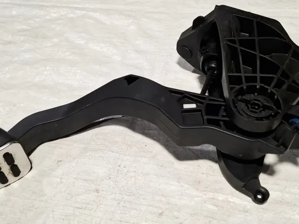Kopplingspump Pedal OEM 6R0721117B VW Cross Polo image 3