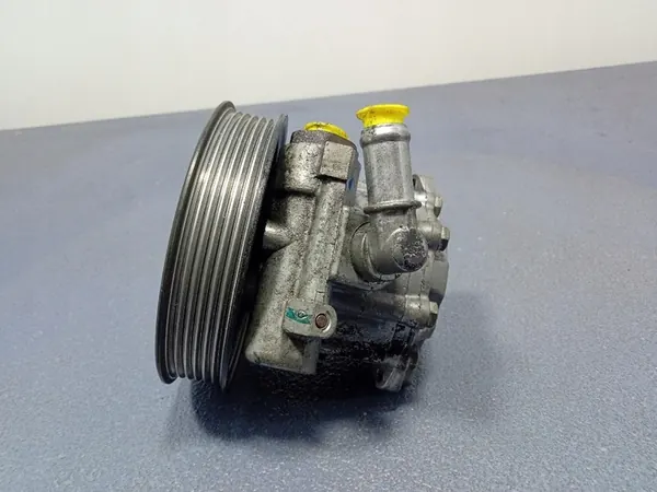 AUDI A4 B7 2.7 TDI Stuurbekrachtigingspomp 8E0145155T image 2