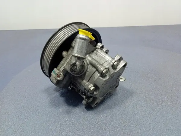 AUDI A4 B7 2.7 TDI Stuurbekrachtigingspomp 8E0145155T image 3