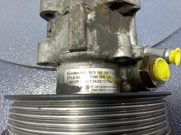 AUDI A4 B7 2.7 TDI Stuurbekrachtigingspomp 8E0145155T image 7