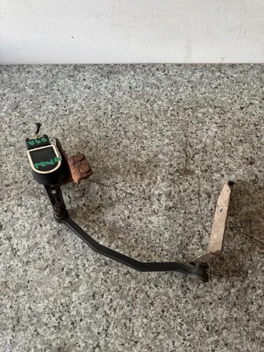 Sensor de Nível Farol Dianteiro Volvo V60 S60 II OEM 31429141 image 2