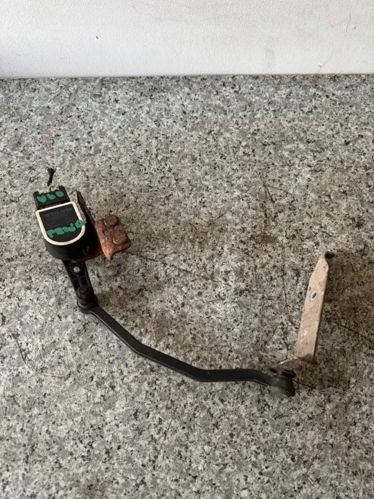 Sensor de Nível Farol Dianteiro Volvo V60 S60 II OEM 31429141 image 6