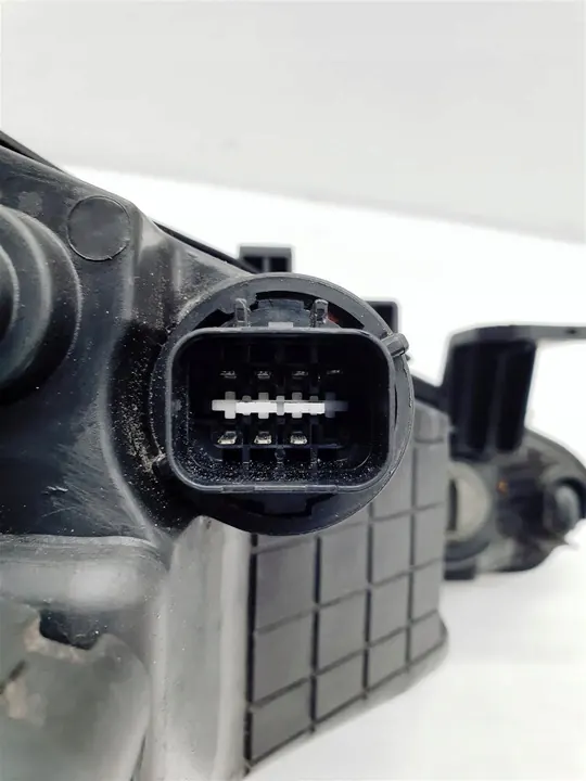 Faros delanteros izquierdo Hyundai i20 II OEM image 6