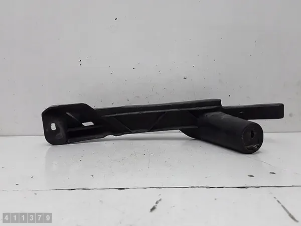 VW Golf Puskuri Tuki 2005 1K0807890A image 2