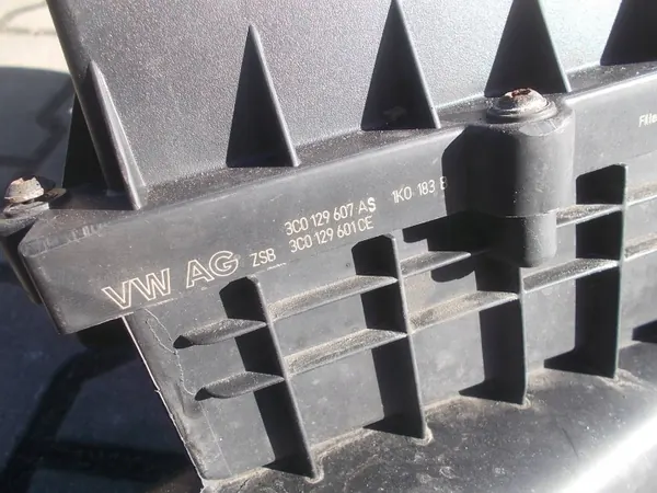 Luftfiltergehäuse OEM 3C0129607AS für VW Passat B6 image 3