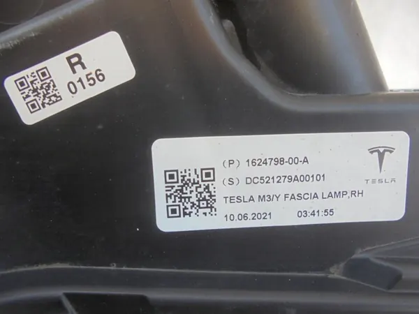 Tesla 3/Y DRL LED derecho OEM 1624798-00-A Usado image 5