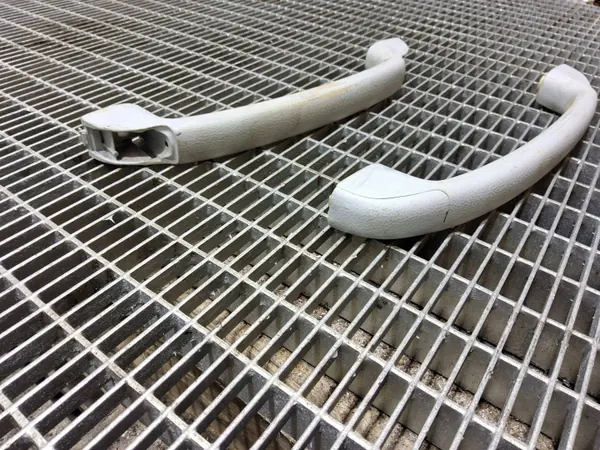 Nissan Elgrand 2004 Luistava ovi kiskotulppa OEM SKE47176 image 3