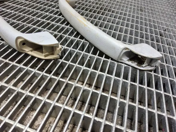 Nissan Elgrand 2004 Luistava ovi kiskotulppa OEM SKE47176 image 4