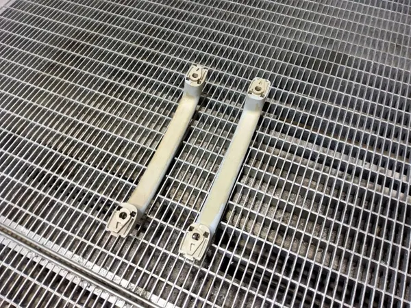 Nissan Elgrand 2004 Luistava ovi kiskotulppa OEM SKE47176 image 6