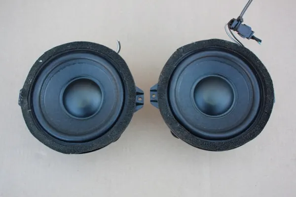 BOSE Achterluidsprekers OEM 8N8035401 voor Audi TT 8N image 2