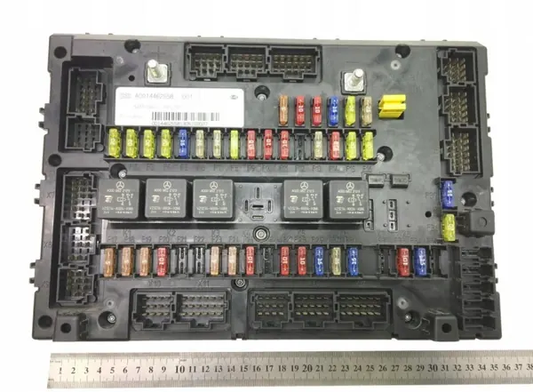 Zekeringkast Mercedes-Benz OEM 0014462558 - Gebruikt image 2