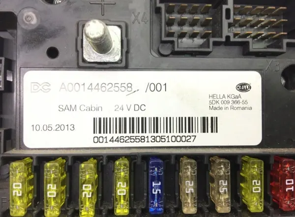 Zekeringkast Mercedes-Benz OEM 0014462558 - Gebruikt image 4