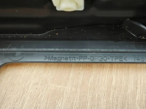BMW OEM 7428151 skiljeväggsfäste för väggmontering image 6