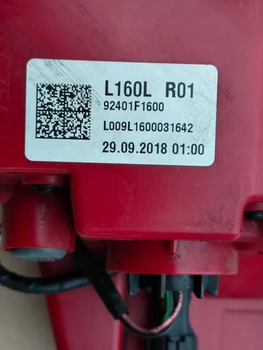 Luz trasera izquierda Kia Sportage IV image 8