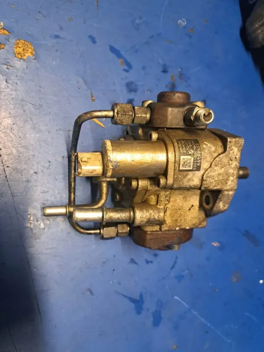 Pompe injection OEM 55586499 pour Opel 1.7 cdti image 2