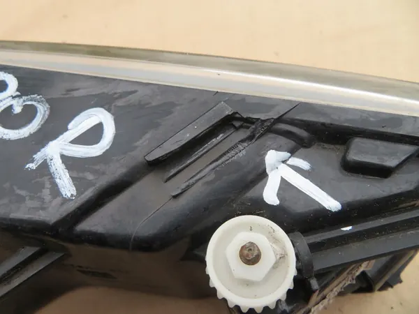 Farol de neblina esquerdo TYC para carros image 4