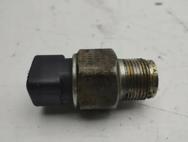 Lexus Kraftstoffdrucksensor OEM 8945860010 image 6