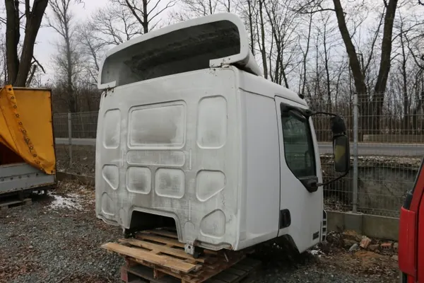 Cabina DAF LF 45 dormida OEM 123, túnel alto 2003 image 3