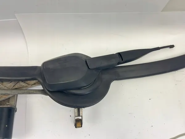 Etupyyhkijän mekanismi Mercedes W124 E-luokka 1993- image 3