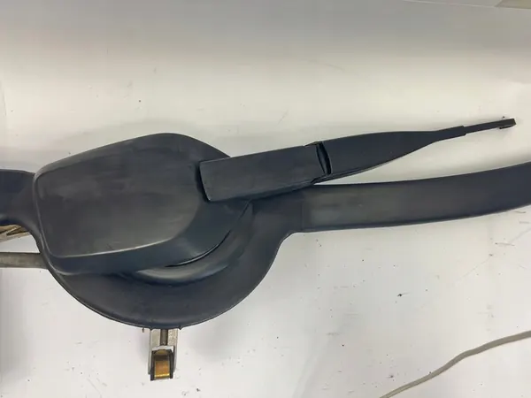 Etupyyhkijän mekanismi Mercedes W124 E-luokka 1993- image 4