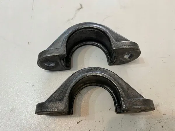 Audi SQ7 Vorderer Stabilisatorhalter OEM 4M0411336D image 3