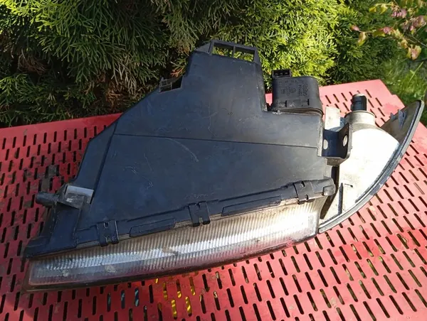 AUDI A4 B5 94- Faro Derecho 8D0941004A image 2