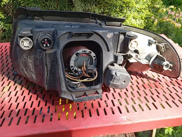 AUDI A4 B5 94- Faro Derecho 8D0941004A image 4