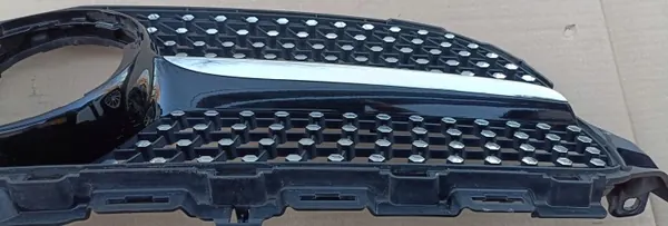 Grelha Mercedes W205 AMG OEM A2058800607 - Usado image 10
