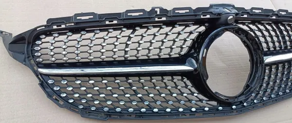 Grelha Mercedes W205 AMG OEM A2058800607 - Usado image 3