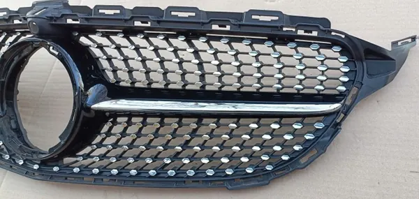 Grelha Mercedes W205 AMG OEM A2058800607 - Usado image 6