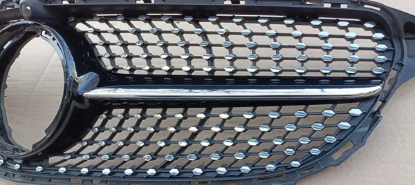Grelha Mercedes W205 AMG OEM A2058800607 - Usado image 8