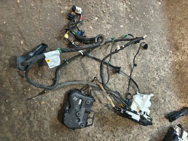 Fecho porta dianteira esquerda Porsche Panamera OEM 971837101 image 7