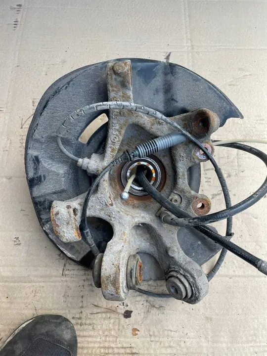 Mozzo + snodo posteriore sinistro / BMW E87 E81 E82 E88 E90 E91 E92 / Usato image 4