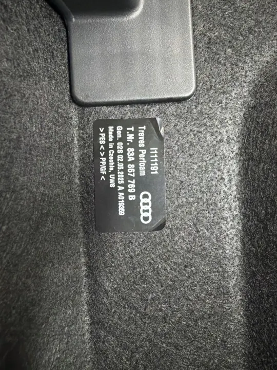 Audi Q3 83A kofferbakplank OEM 83A867769B image 3