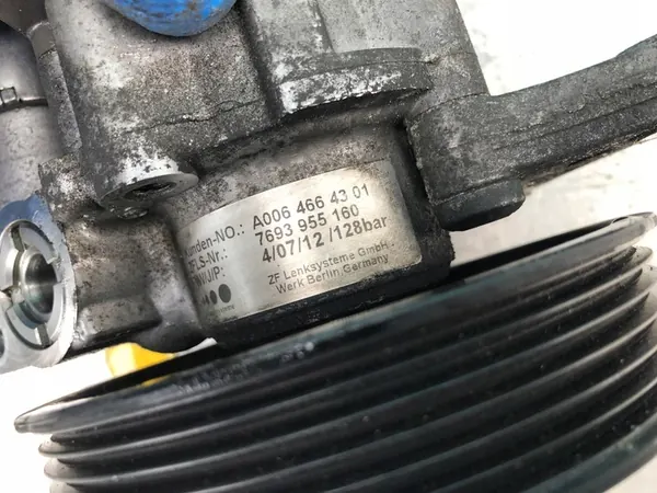 Mercedes-Benz Hydraulikpump A0064664301 image 3