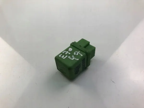Relé Nissan OEM 25230C9965 - Estado usado image 2