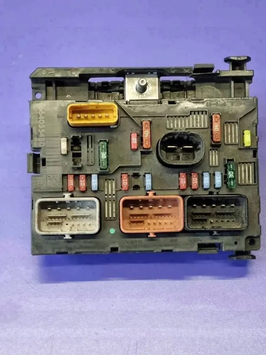 Citroen Peugeot Zekeringkast Module OEM 9664055480 image 2