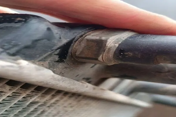 Radiador de agua AUDI A4 2.5L diésel 110kW 2000 image 2