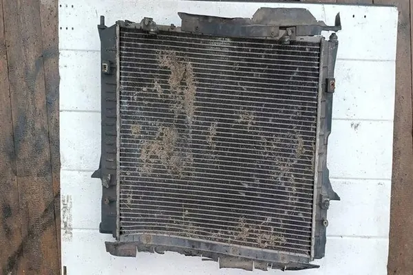 Radiador de agua AUDI A4 2.5L diésel 110kW 2000 image 3