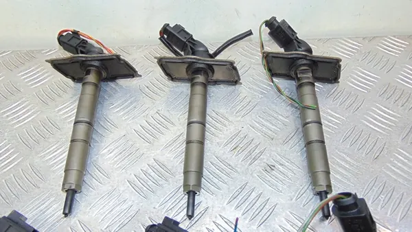 Iniettore Audi A4 B7 A6 C6 A8 D3 3.0 TDI image 3