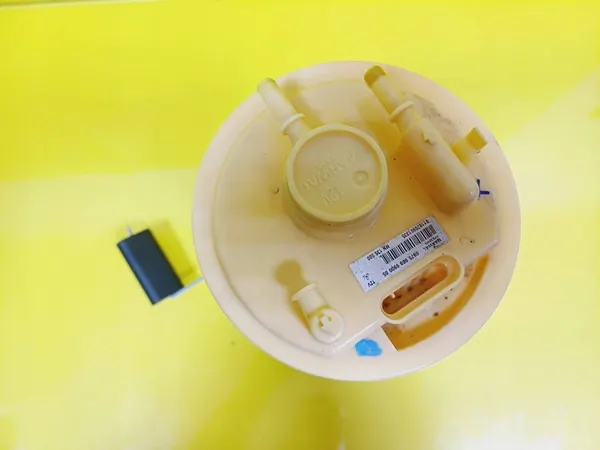 Bomba de combustible Mitsubishi Colt VI 1.1B MN135000 image 2