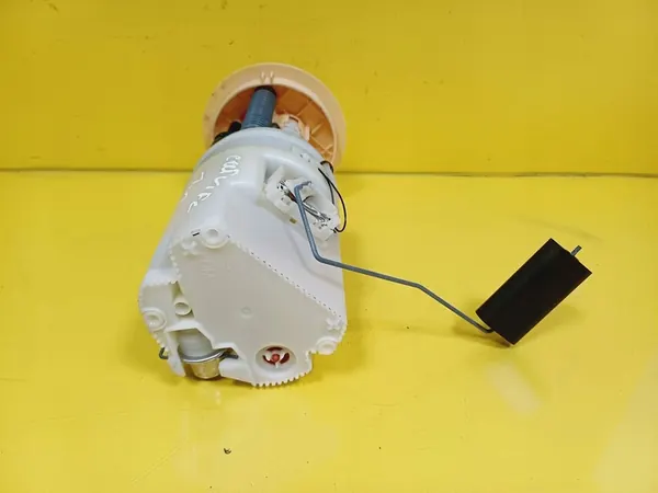 Bomba de combustible Mitsubishi Colt VI 1.1B MN135000 image 6