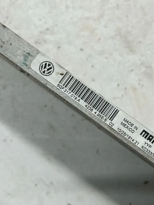 Radiador de óleo Volkswagen Tiguan Allspace 5QF317019A image 10