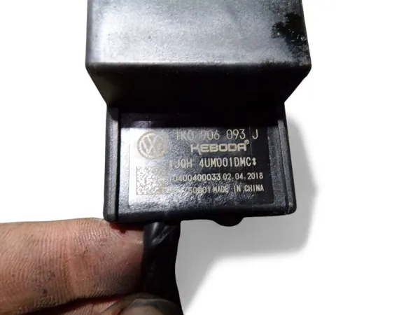 Module Commande Pompe Carburant OEM 1K0906093J - Occasion image 4